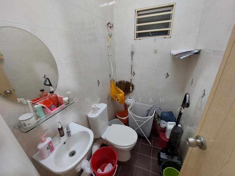 Pangsapuri untuk Dijual di Sri Kristal - Tony Cheah - Bathroom - PropertyGuru.com.my