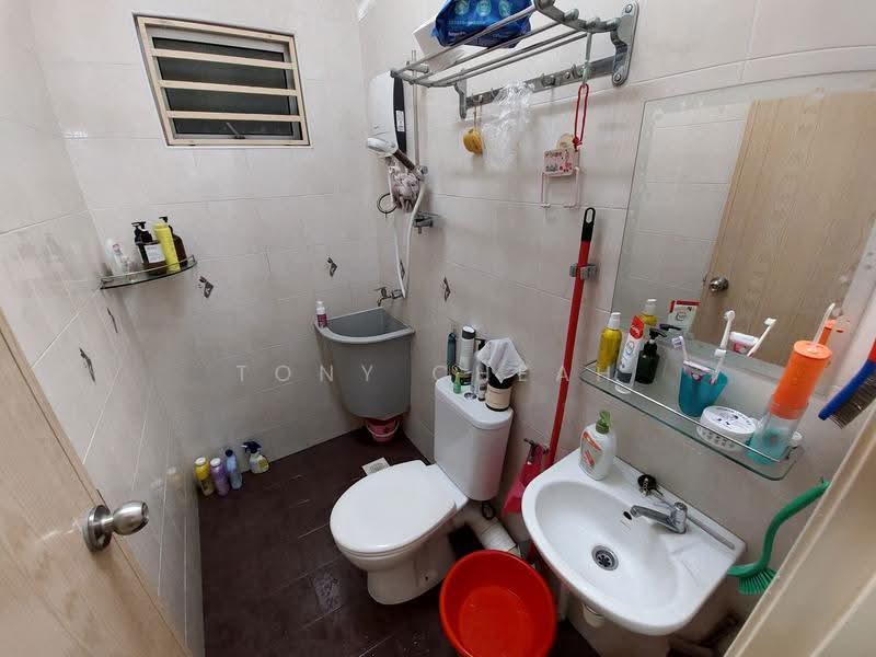 Pangsapuri untuk Dijual di Sri Kristal - Tony Cheah - Bathroom - PropertyGuru.com.my