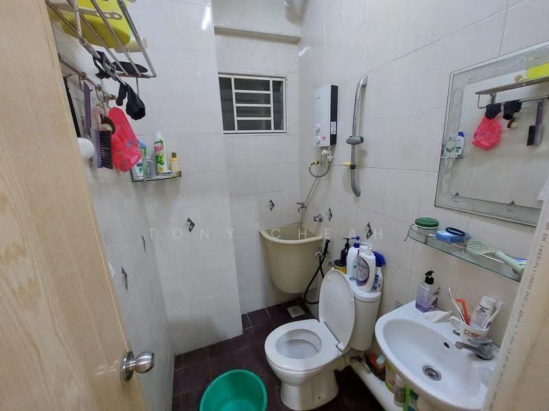 Pangsapuri untuk Dijual di Sri Kristal - Tony Cheah - Bathroom - PropertyGuru.com.my
