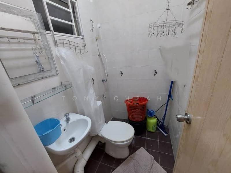 Pangsapuri untuk Dijual di Sri Kristal - Tony Cheah - Bathroom - PropertyGuru.com.my