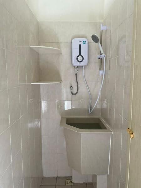 Apartment for Rent at Desa Indah Block 1 - Cheau Chie Ooi - Bathroom - PropertyGuru.com.my