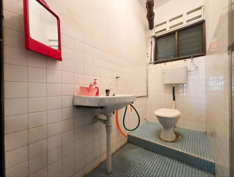 2-storey Terraced House for Sale in Taman Permata (Ulu Kelang) - Zul Syafiq - Bathroom - PropertyGuru.com.my