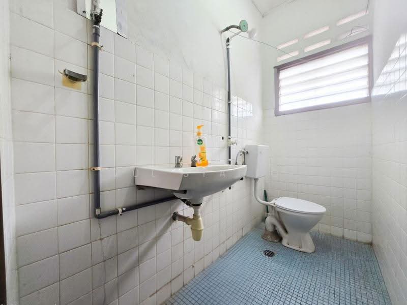 2-storey Terraced House for Sale in Taman Permata (Ulu Kelang) - Zul Syafiq - Bathroom - PropertyGuru.com.my
