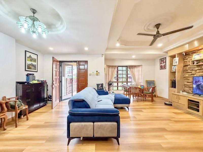 Rumah Teres 2-Tingkat untuk Dijual di Bukit Jelutong (Shah Alam) - Alif Saad - Living Room - PropertyGuru.com.my