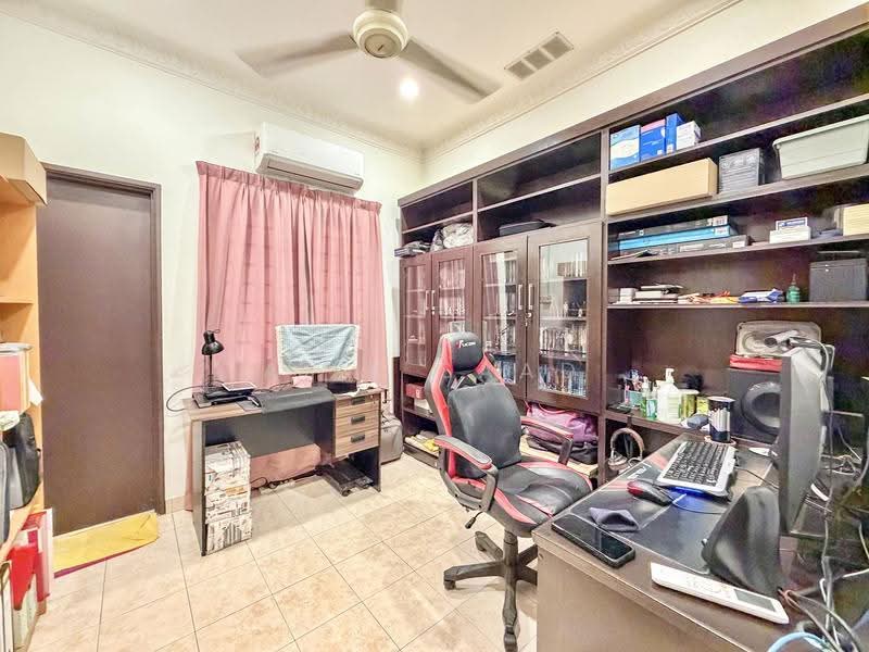 Rumah Teres 2-Tingkat untuk Dijual di Bukit Jelutong (Shah Alam) - Alif Saad - Study - PropertyGuru.com.my