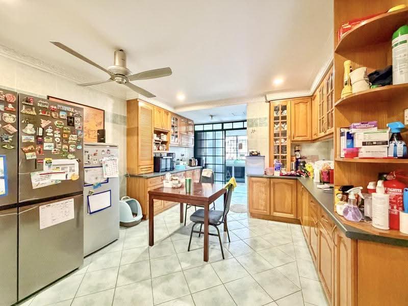 Rumah Teres 2-Tingkat untuk Dijual di Bukit Jelutong (Shah Alam) - Alif Saad - Kitchen - PropertyGuru.com.my