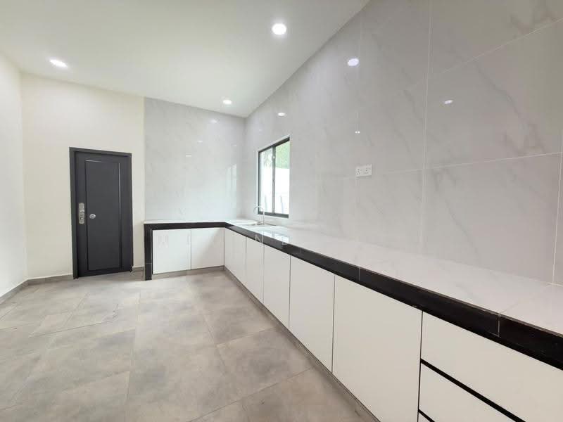 Rumah Berkembar untuk Dijual di Taman Sri Putri (Skudai) - Melinda Ee - Kitchen - PropertyGuru.com.my