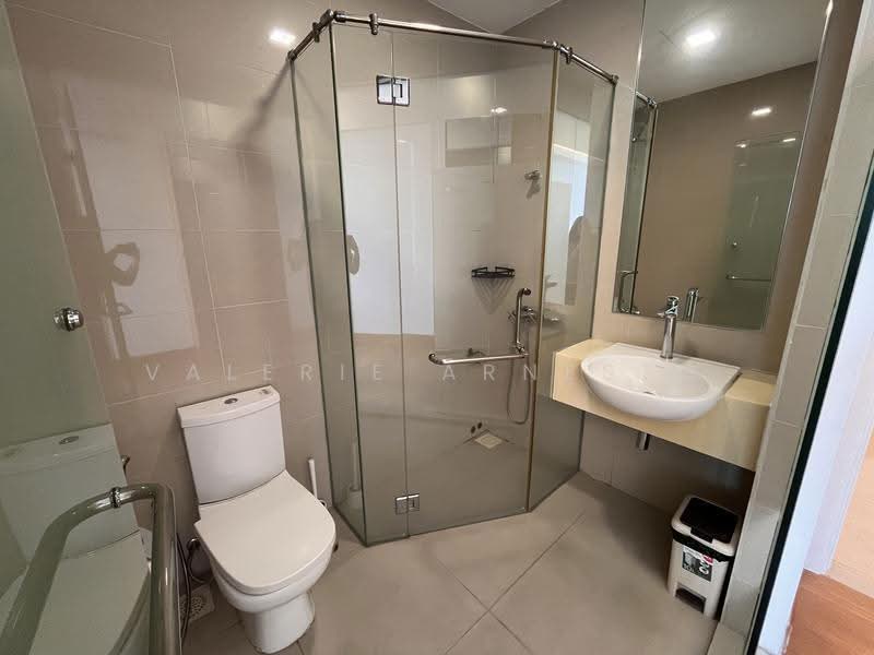 Condominium for Rent at Brunsfield EmbassyView - Valerie Arnesto - Bathroom - PropertyGuru.com.my