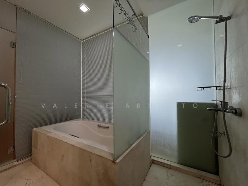 Condominium for Rent at Brunsfield EmbassyView - Valerie Arnesto - Bathroom - PropertyGuru.com.my