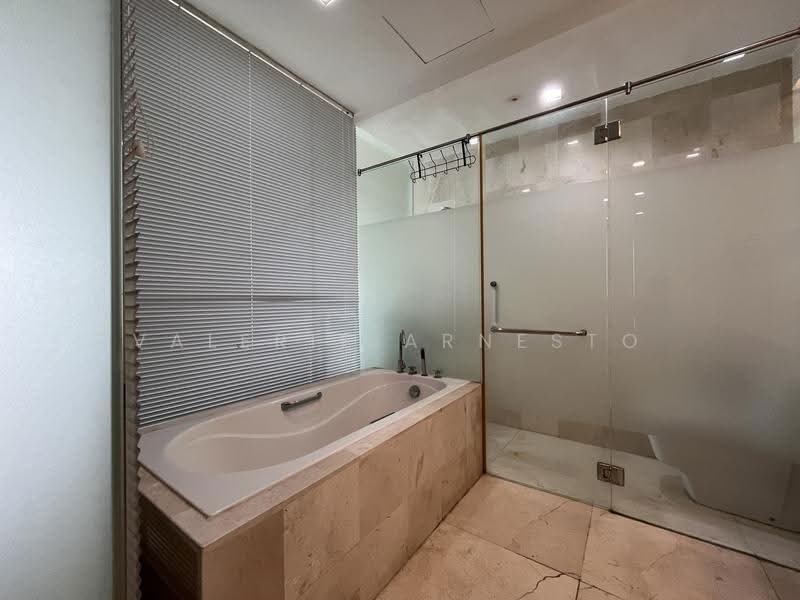 Condominium for Rent at Brunsfield EmbassyView - Valerie Arnesto - Bathroom - PropertyGuru.com.my