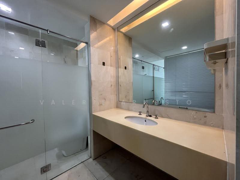 Condominium for Rent at Brunsfield EmbassyView - Valerie Arnesto - Bathroom - PropertyGuru.com.my