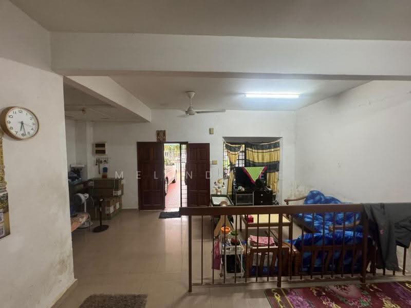 2-storey Terraced House for Sale in Taman Tampoi Indah (Tampoi) - Melinda Ee - Living Room - PropertyGuru.com.my
