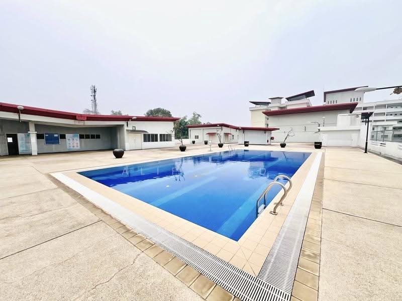 Kondominium untuk Dijual di Kristal Heights - Alif Saad - Pool - PropertyGuru.com.my