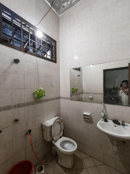 2-storey Terraced House for Sale in Taman Dato' Chellam (Ulu Tiram) - Ray Tung - Bathroom - PropertyGuru.com.my