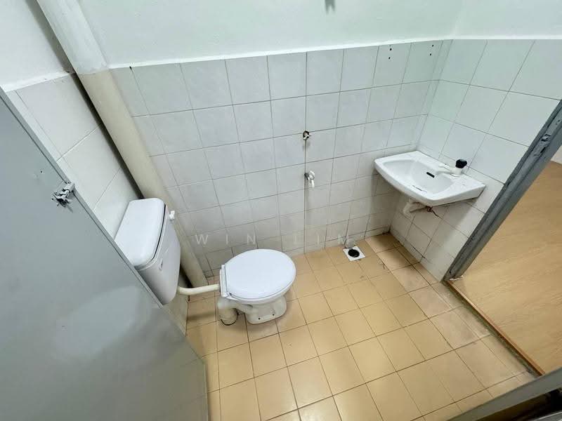 2-storey Terraced House for Sale in Taman Universiti (Skudai) - Win Lim - Bathroom - PropertyGuru.com.my