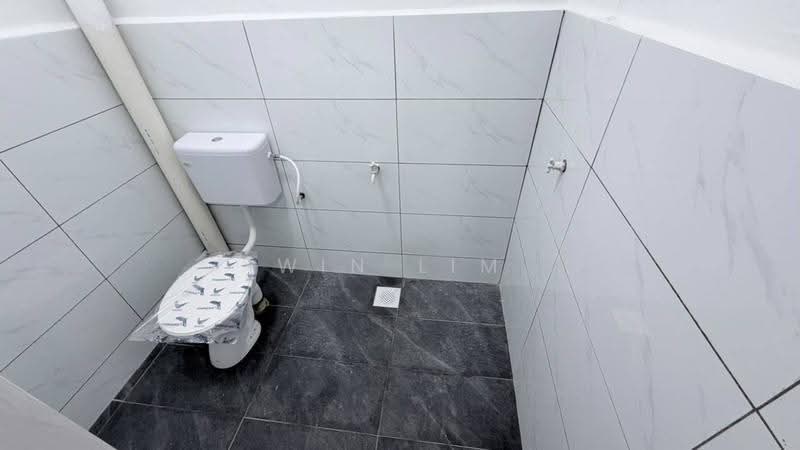2-storey Terraced House for Sale in Taman Universiti (Skudai) - Win Lim - Bathroom - PropertyGuru.com.my