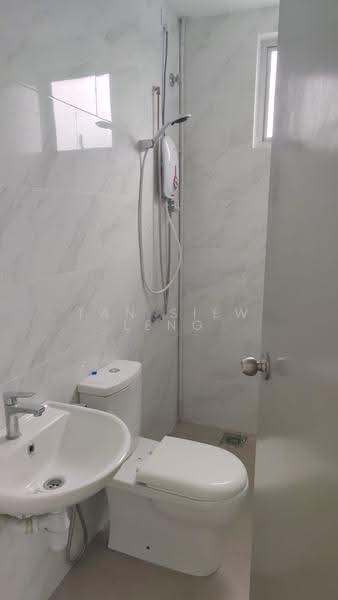 Kondominium untuk Disewa di Bayu Temiang Residensi - Tan Siew Leng - Bathroom - PropertyGuru.com.my