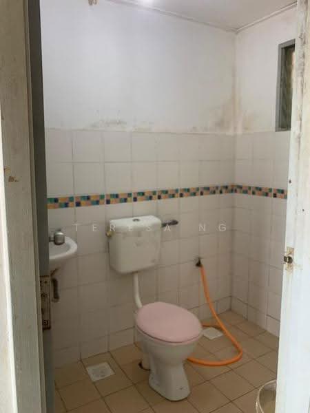 Pangsapuri untuk Dijual di Pangsapuri Seri Jati - Teresa Ng - Bathroom - PropertyGuru.com.my