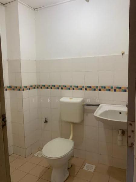 Pangsapuri untuk Dijual di Pangsapuri Seri Jati - Teresa Ng - Bathroom - PropertyGuru.com.my