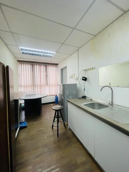 Pejabat untuk Disewa di KLCC (KL City Centre) - Michelle Tan - Kitchen - PropertyGuru.com.my