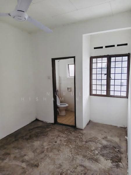 Apartment for Sale at Subang Perdana Goodyear Court 1 - Nurul Hisham Nordin - Bathroom - PropertyGuru.com.my