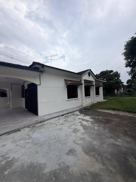 Semi-Detached House for Sale in Taman Rekamas 3 (Simpang Renggam) - Win Lim - Exterior - PropertyGuru.com.my