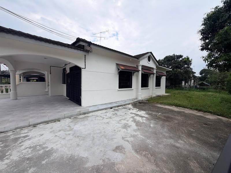 Semi-Detached House for Sale in Taman Rekamas 3 (Simpang Renggam) - Win Lim - Exterior - PropertyGuru.com.my