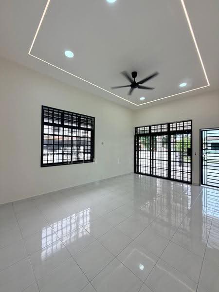 Semi-Detached House for Sale in Taman Rekamas 3 (Simpang Renggam) - Win Lim - Living Room - PropertyGuru.com.my