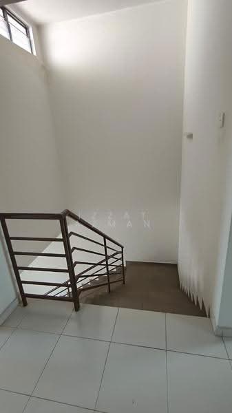 Rumah Teres 2-Tingkat untuk Dijual di Kemaman (Terengganu) - Izzat Azman - Corridor - PropertyGuru.com.my