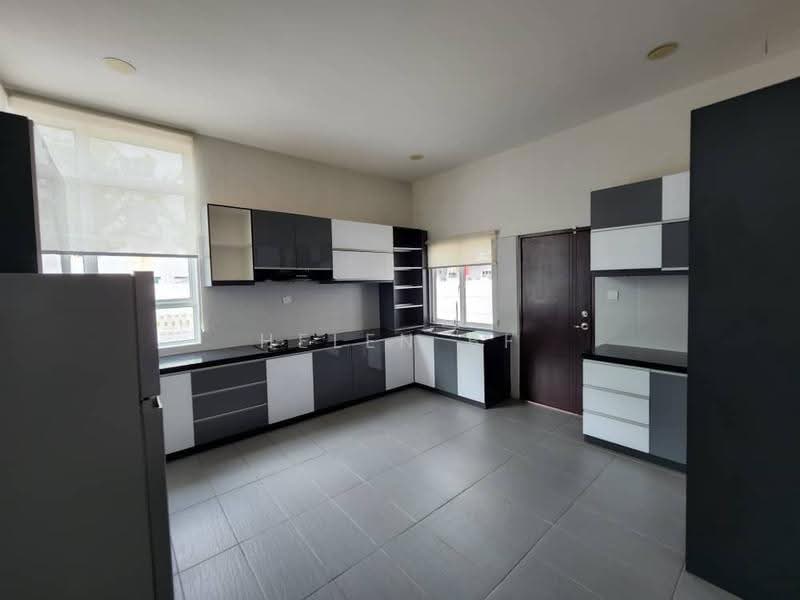 Rumah Berkembar untuk Dijual di Taman Klebang Utama (Klebang) - Helen BF - Kitchen - PropertyGuru.com.my