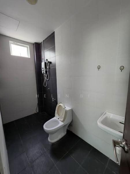 Rumah Berkembar untuk Dijual di Taman Klebang Utama (Klebang) - Helen BF - Bathroom - PropertyGuru.com.my
