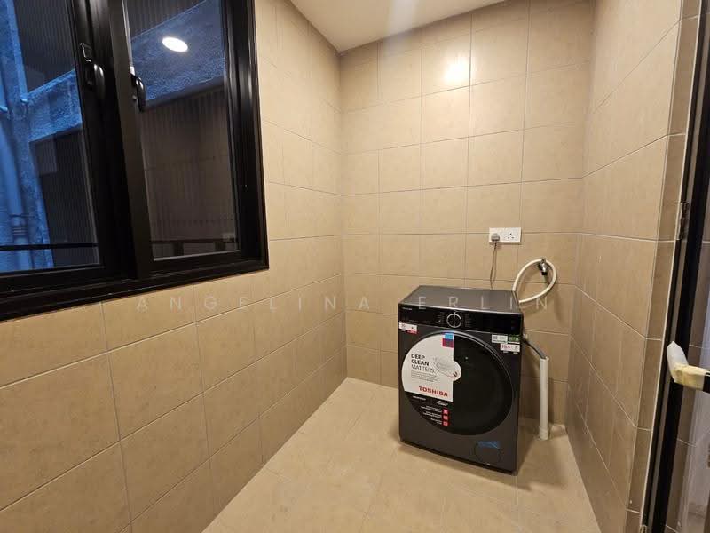 Kediaman Servis untuk Disewa di Kami - Angelina Erlin - Yard / Laundry area - PropertyGuru.com.my