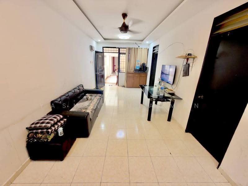 Pangsapuri untuk Dijual di Mentari Court - Yasmin Sulaiman - Living Room - PropertyGuru.com.my
