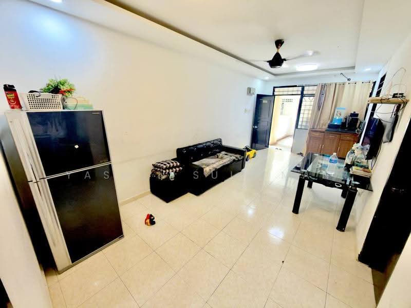 Pangsapuri untuk Dijual di Mentari Court - Yasmin Sulaiman - Living Room - PropertyGuru.com.my