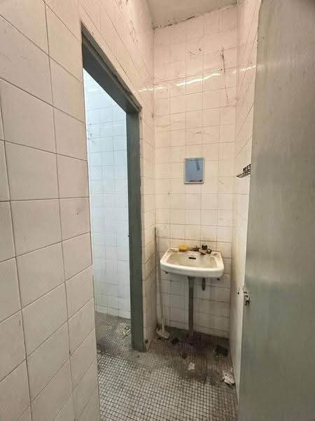 Factory for Rent in Menglembu (Perak) - Gil Chin - Bathroom - PropertyGuru.com.my
