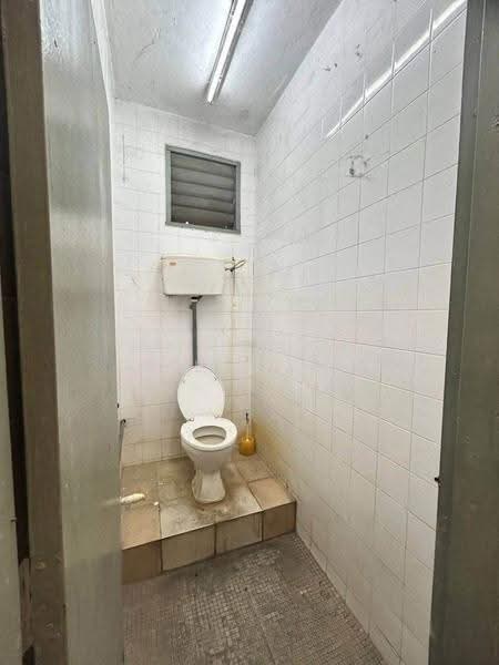 Factory for Rent in Menglembu (Perak) - Gil Chin - Bathroom - PropertyGuru.com.my