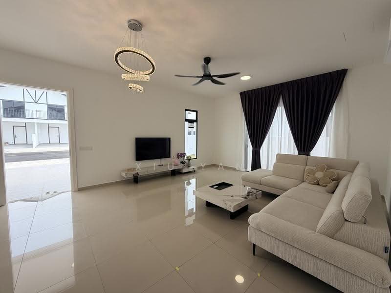 Cluster House for Rent in Taman Ekoflora (Johor Bahru) - Xiu Yan - Living Room - PropertyGuru.com.my