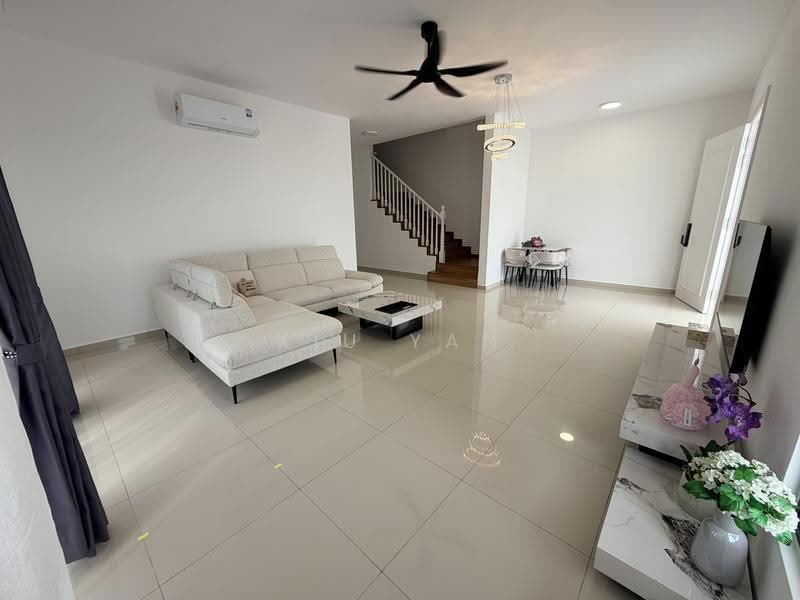Cluster House for Rent in Taman Ekoflora (Johor Bahru) - Xiu Yan - Living Room - PropertyGuru.com.my
