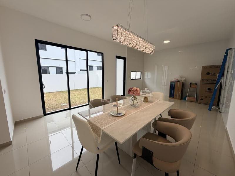 Cluster House for Rent in Taman Ekoflora (Johor Bahru) - Xiu Yan - Dining Room - PropertyGuru.com.my