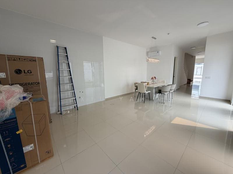 Cluster House for Rent in Taman Ekoflora (Johor Bahru) - Xiu Yan - Dining Room - PropertyGuru.com.my
