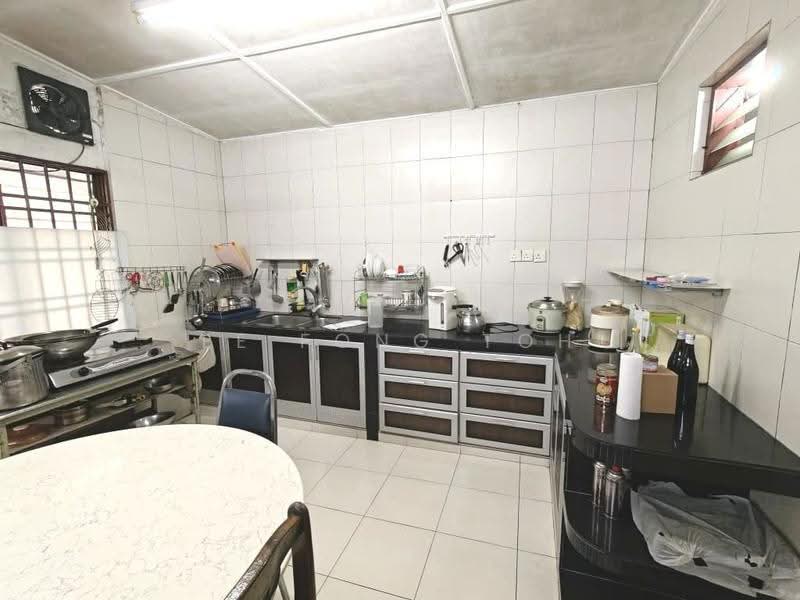 1-storey Terraced House for Sale in Taman Abad (Johor Bahru) - Ee Fong Toh - Kitchen - PropertyGuru.com.my