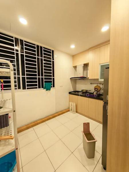 Kediaman Servis untuk Disewa di Sky Gardens Residences - Kyoris Loh - Kitchen - PropertyGuru.com.my