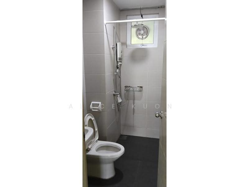 Kondominium untuk Disewa di The Regina - Alice Kuon - Bathroom - PropertyGuru.com.my