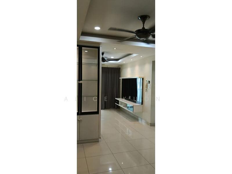 Kondominium untuk Disewa di The Regina - Alice Kuon - Living Room - PropertyGuru.com.my