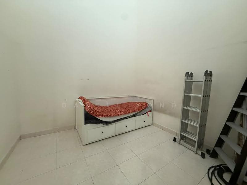 1-storey Terraced House for Sale in Taman Bestari Indah (Ulu Tiram) - Daniel Yong - Bedroom - PropertyGuru.com.my