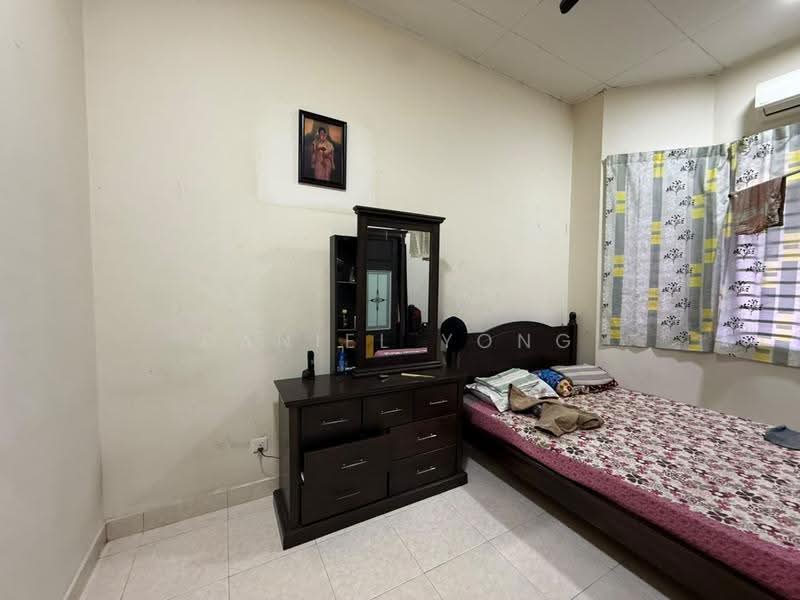 1-storey Terraced House for Sale in Taman Bestari Indah (Ulu Tiram) - Daniel Yong - Bedroom - PropertyGuru.com.my