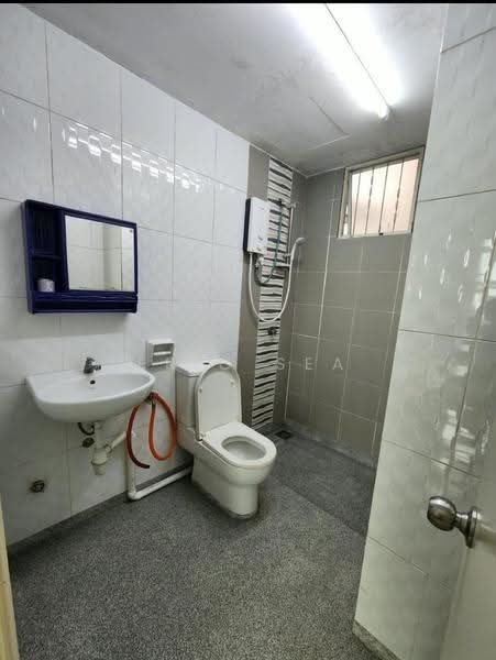 Kondominium untuk Disewa di The Zest @ Kinrara 9 - Eric Sea - Bathroom - PropertyGuru.com.my