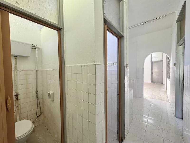 1-storey Terraced House for Sale in Bayan Baru (Penang) - Welwits Sim - Bathroom - PropertyGuru.com.my