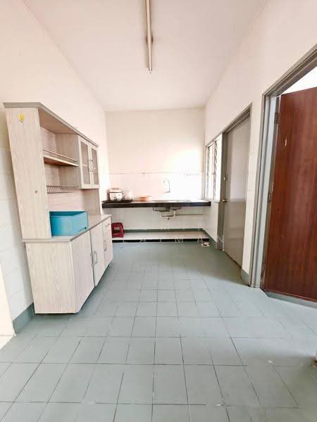 Rumah Teres 2-Tingkat untuk Dijual di Taman Puncak Jalil (Seri Kembangan) - Yasmin Sulaiman - Kitchen - PropertyGuru.com.my
