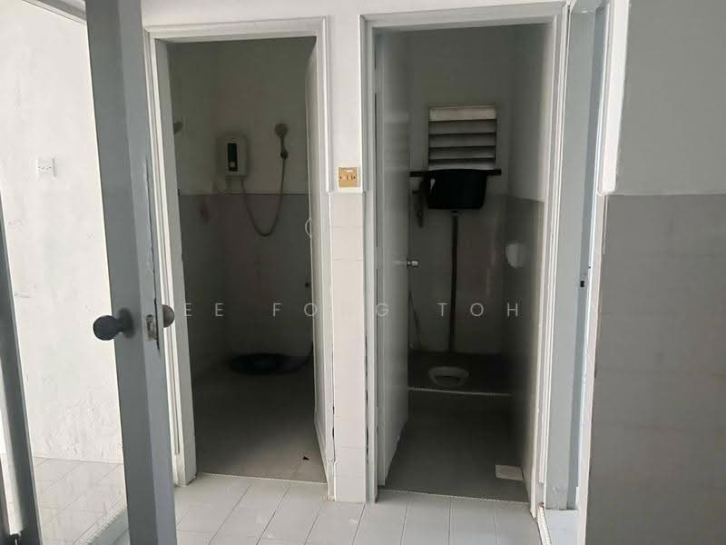 Rumah Teres 1-Tingkat untuk Dijual di Taman Johor Jaya (Johor Bahru) - Ee Fong Toh - Bathroom - PropertyGuru.com.my